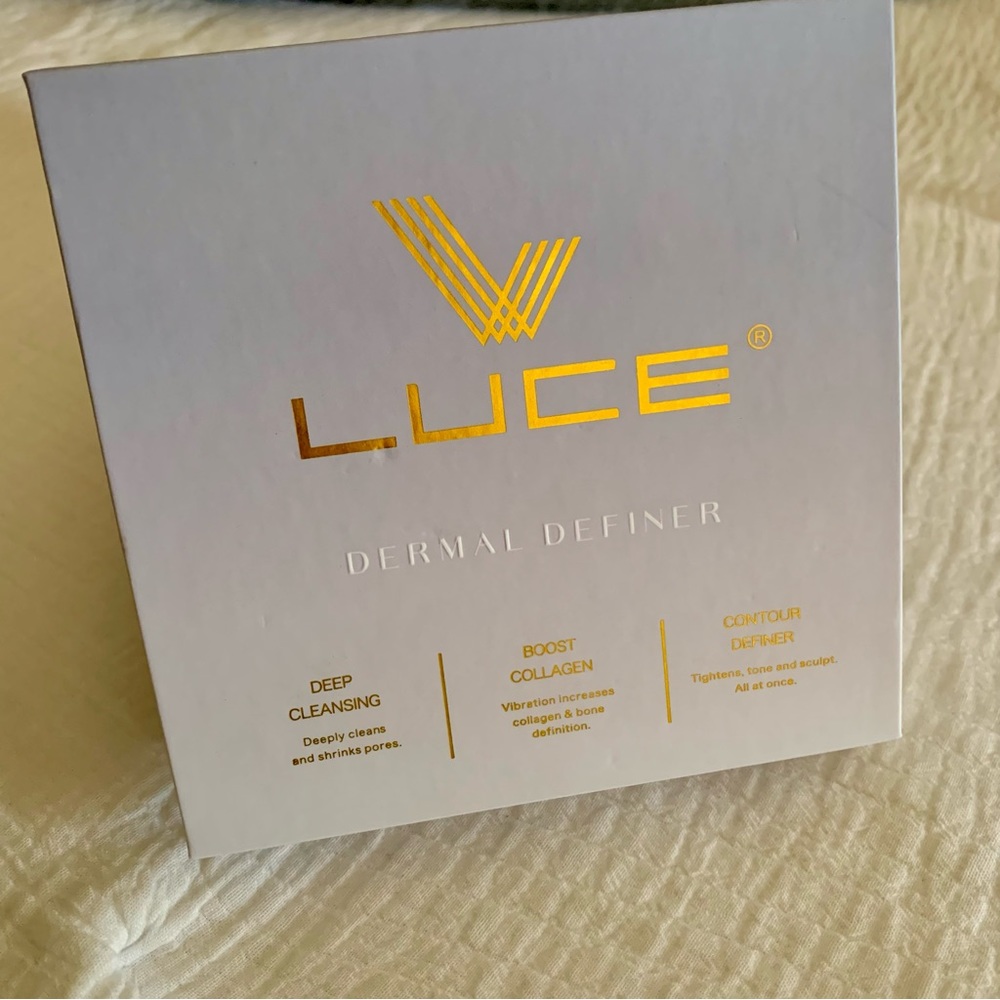 LUCE Dermal Definer Anti-Aging Facial Roller + Cleansing Brush - Picture 5 of 8